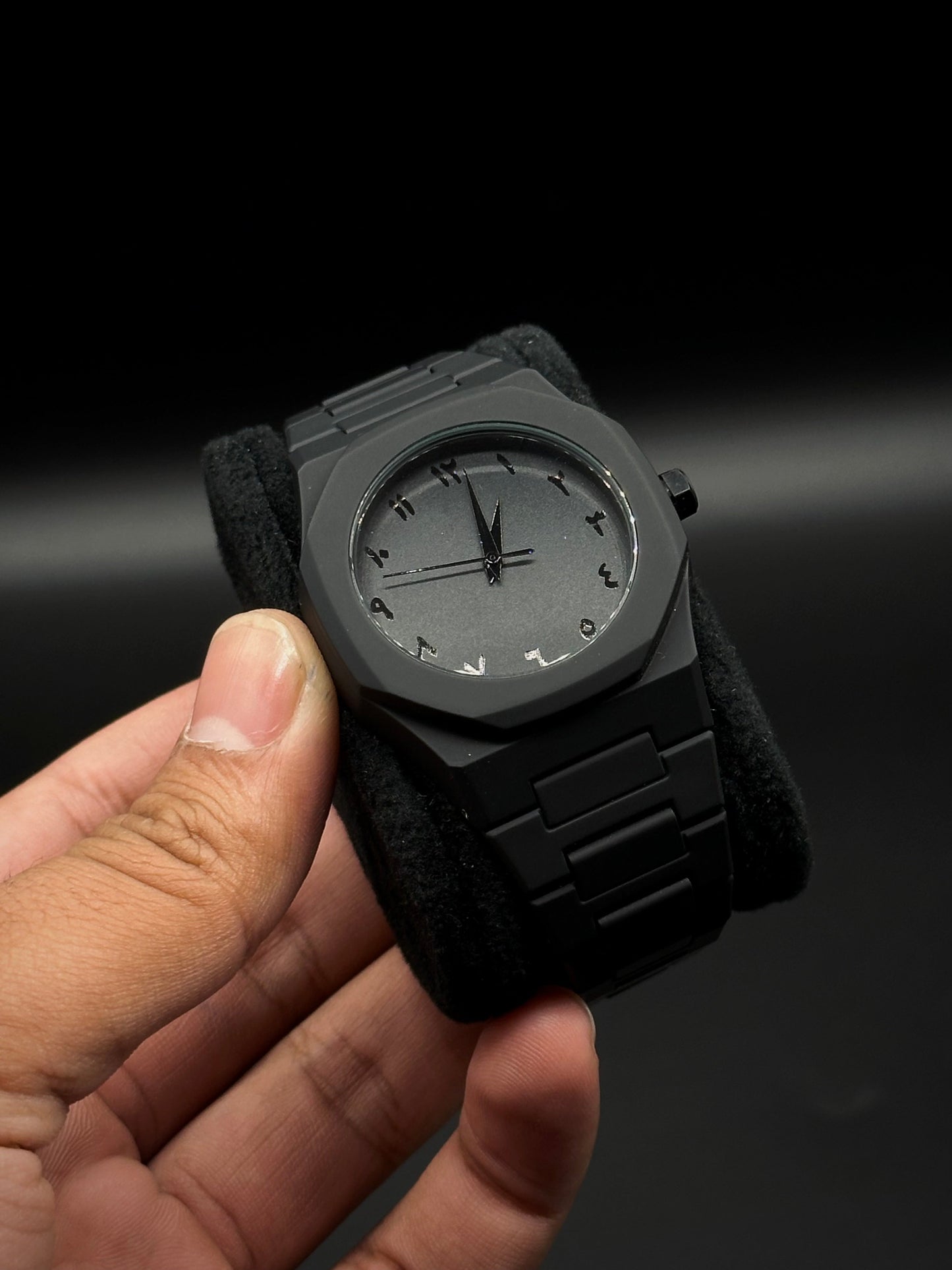 Aura Minimalist Analog Watch – Classic Unisex Wrist Watch with Butterfly Lock Strap for Daily Wear