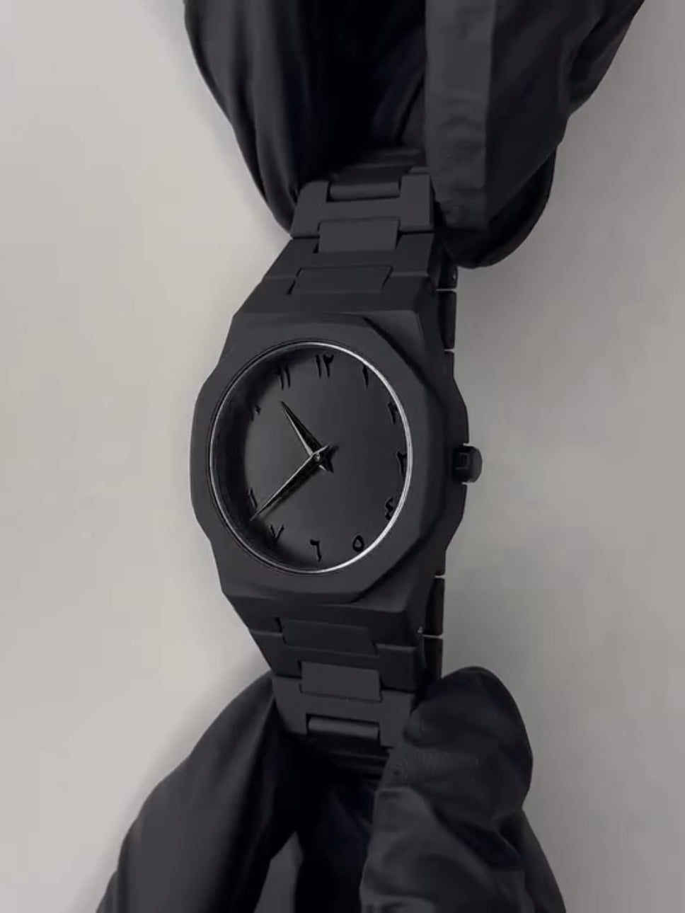 Aura Minimalist Analog Watch – Classic Unisex Wrist Watch with Butterfly Lock Strap for Daily Wear